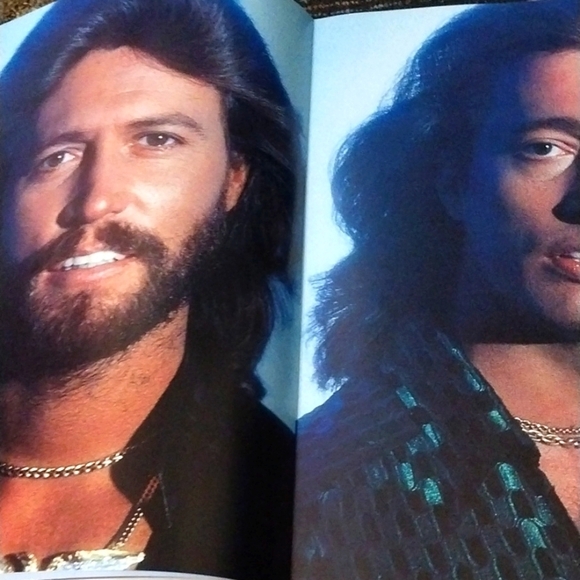 🔵BOGO FREE🔵 Vintage 1980 Bee Gees Greatest Music Song Book w Poster - Picture 4 of 8